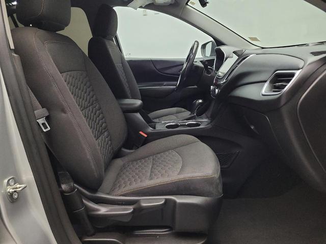 Photo of 2018 Silver Ice Metallic Chevrolet Equinox