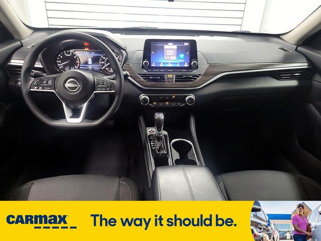 Photo of 2023 Gray Nissan Altima