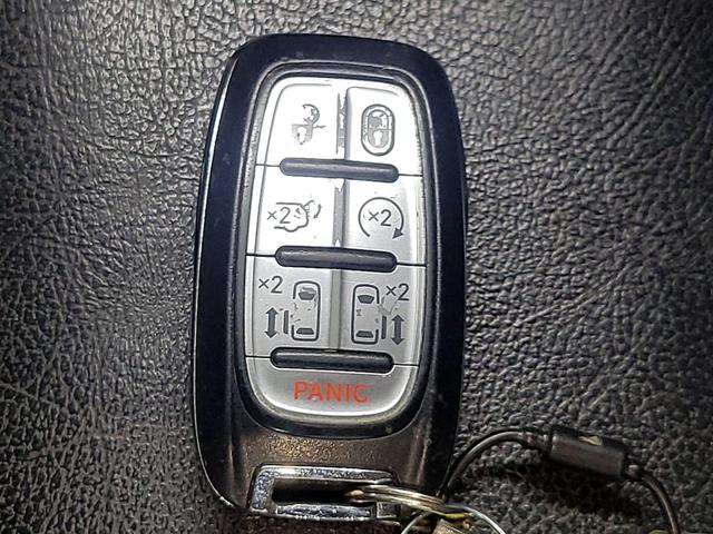 Photo of 2020 Silver Chrysler Pacifica