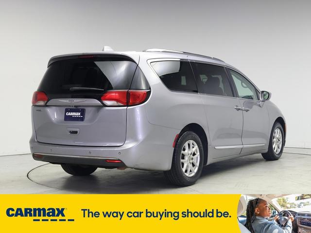Photo of 2020 Silver Chrysler Pacifica