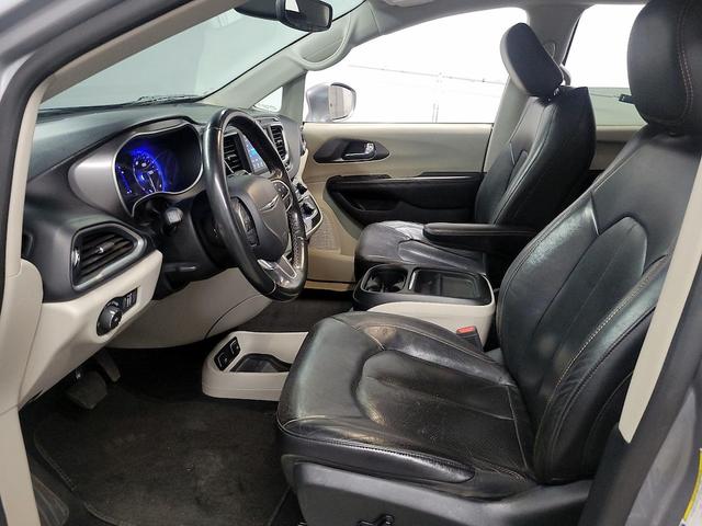 Photo of 2020 Silver Chrysler Pacifica