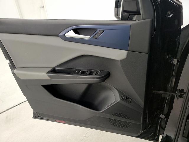Photo of 2022 Black Volkswagen Taos