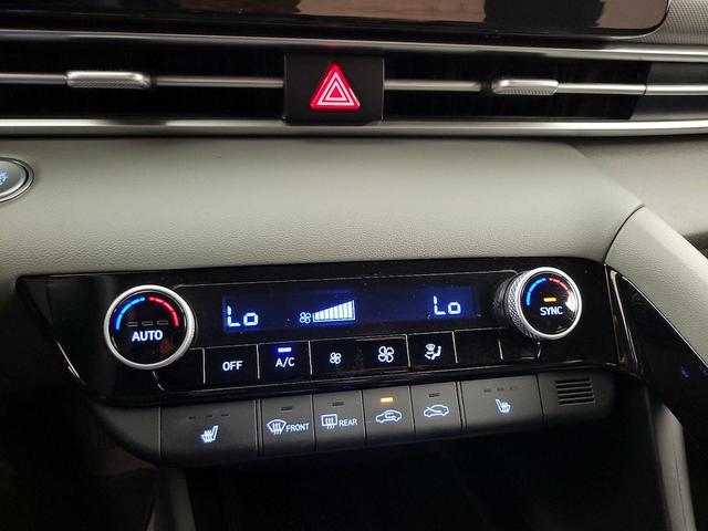 Photo of 2022 White Hyundai ELANTRA