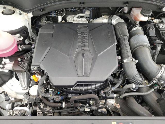 Photo of 2022 White Hyundai SANTA FE