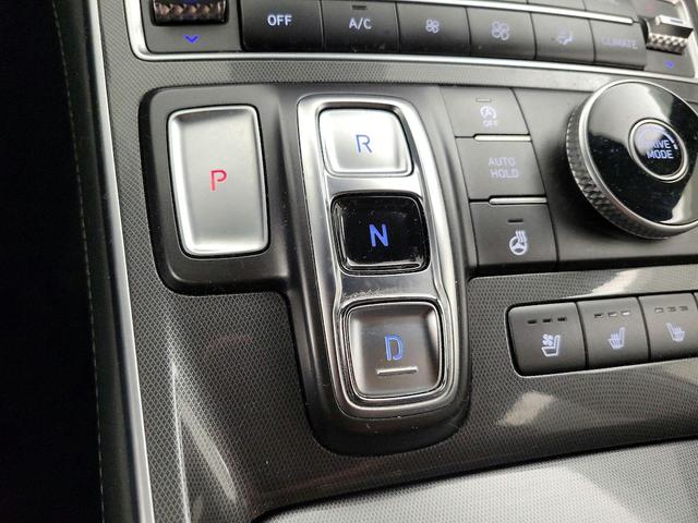 Photo of 2022 White Hyundai SANTA FE