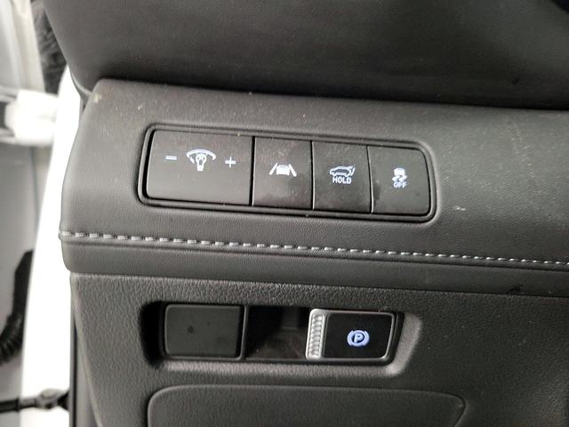 Photo of 2022 White Hyundai SANTA FE
