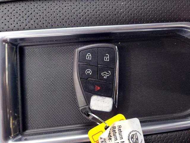Photo of 2022 White GMC Sierra 1500