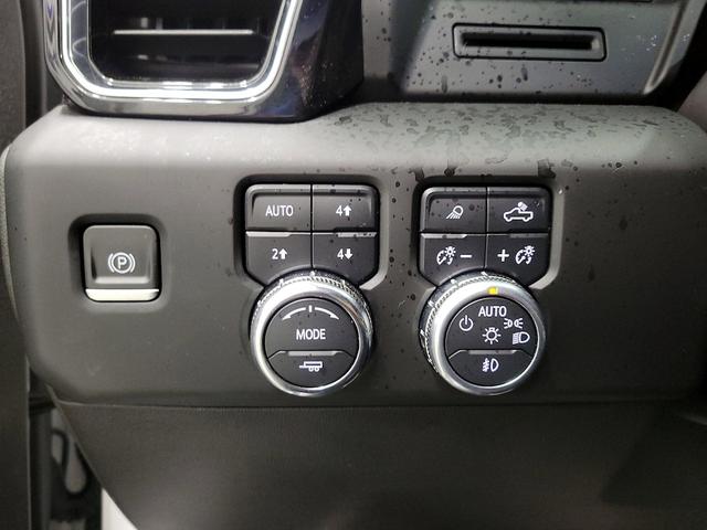 Photo of 2022 White GMC Sierra 1500