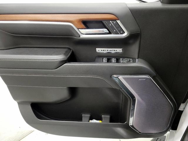 Photo of 2022 White GMC Sierra 1500