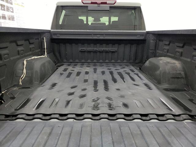 Photo of 2022 White GMC Sierra 1500