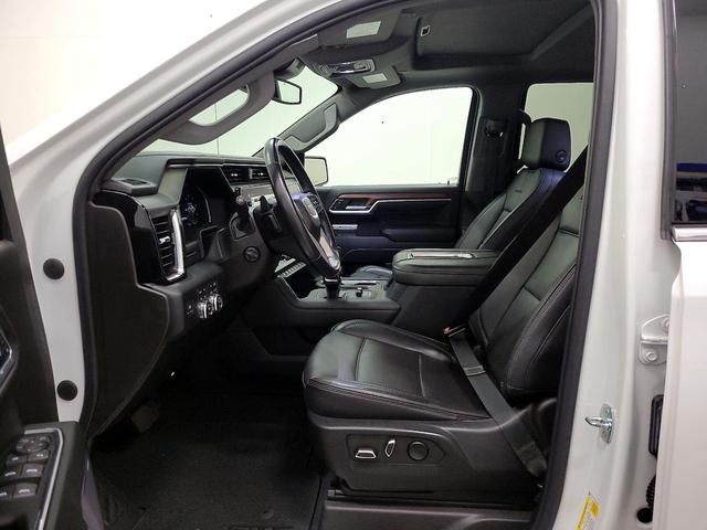 Photo of 2022 White GMC Sierra 1500