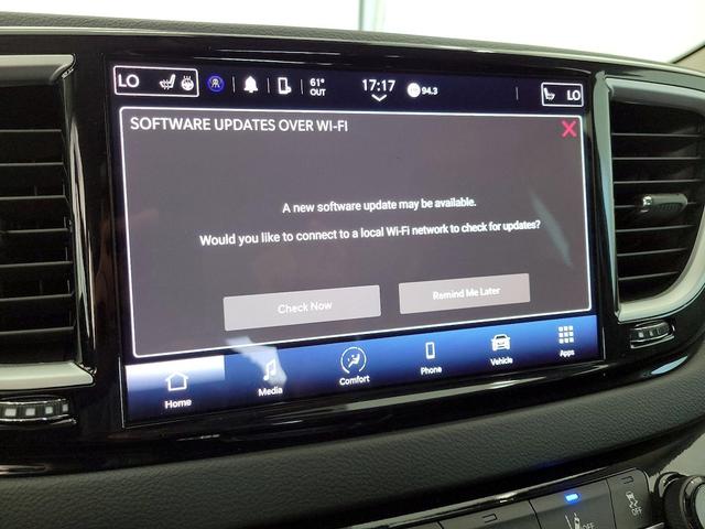 Photo of 2024 White Chrysler Pacifica