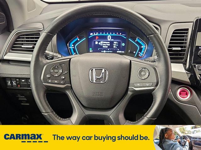 Photo of 2022 Gray Honda Odyssey