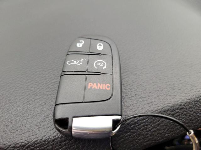 Photo of 2018 White Jeep Grand Cherokee