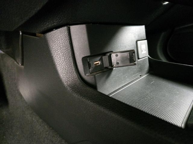 Photo of 2021 White Honda Civic