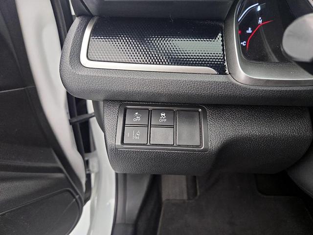 Photo of 2021 White Honda Civic