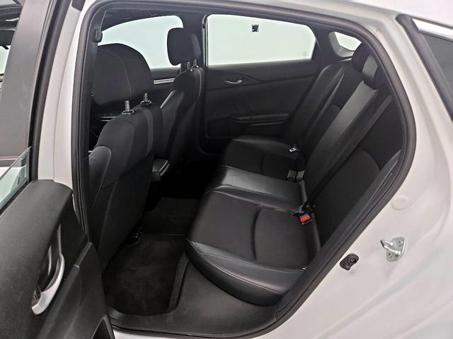 Photo of 2021 White Honda Civic