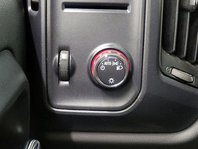 Photo of 2015 White GMC Sierra 1500
