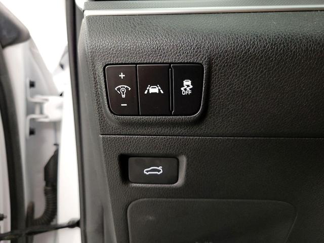 Photo of 2023 White Kia K5
