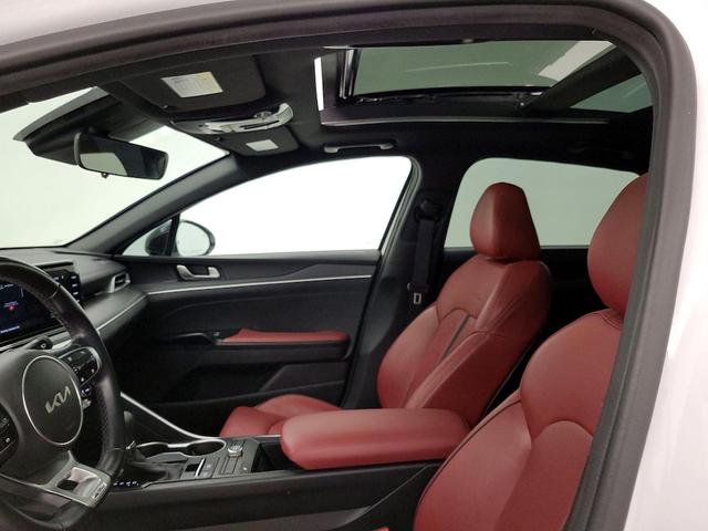 Photo of 2023 White Kia K5