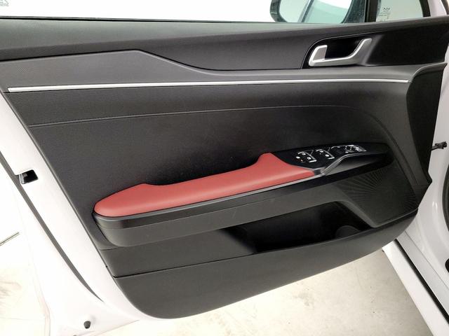 Photo of 2023 White Kia K5