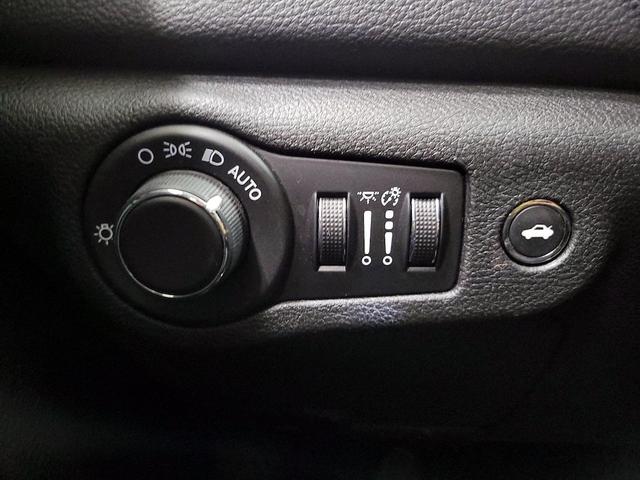 Photo of 2015 Gray Chrysler 200