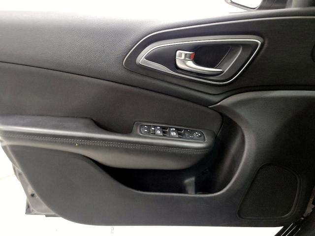 Photo of 2015 Gray Chrysler 200