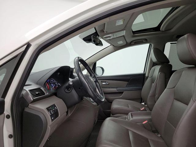 Photo of 2015 White Honda Odyssey