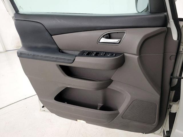 Photo of 2015 White Honda Odyssey