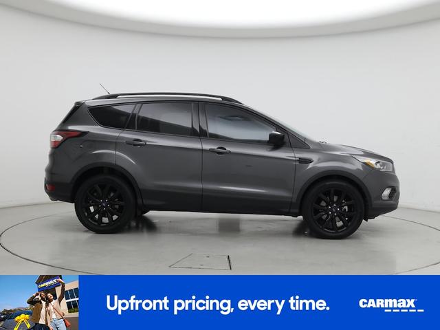 Photo of 2017 Gray Ford Escape