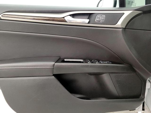 Photo of 2014 White Ford Fusion Energi