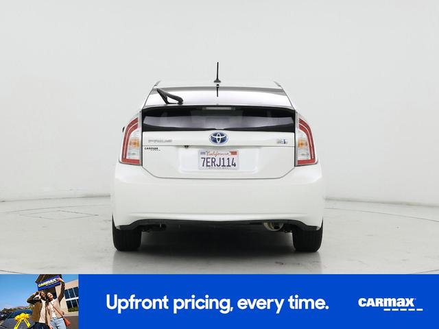 Photo of 2014 White Toyota Prius
