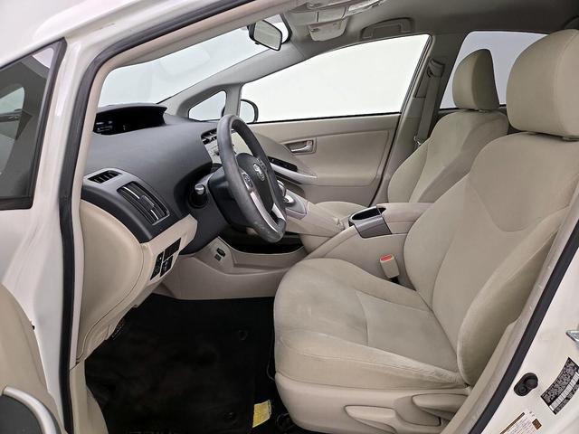 Photo of 2014 White Toyota Prius