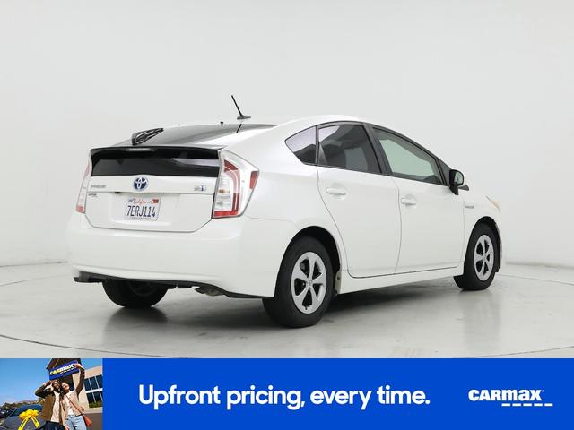 Photo of 2014 White Toyota Prius