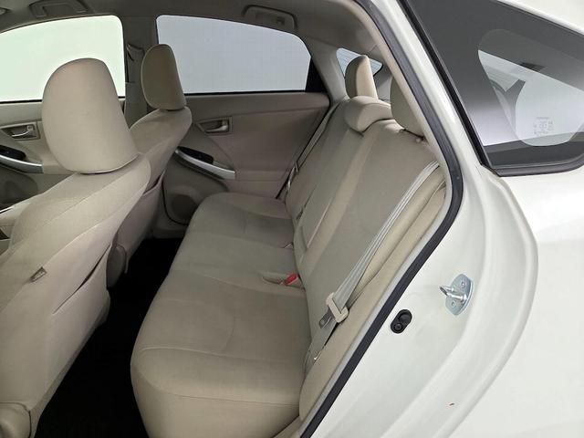 Photo of 2014 White Toyota Prius