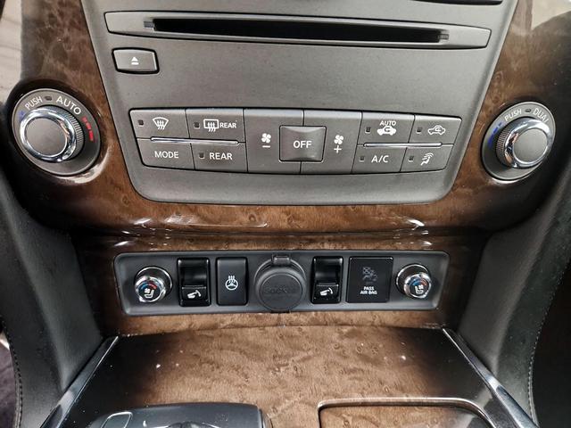Photo of 2014 Gray INFINITI QX80