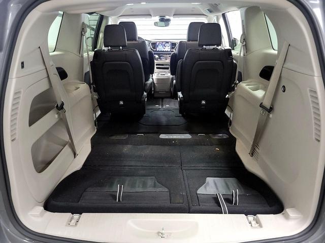 Photo of 2023 Gray Chrysler Pacifica