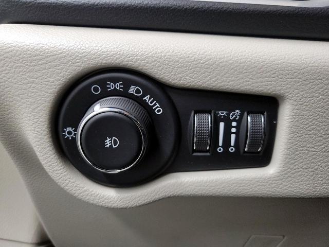 Photo of 2023 Gray Chrysler Pacifica