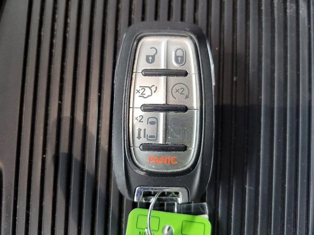 Photo of 2023 Gray Chrysler Pacifica