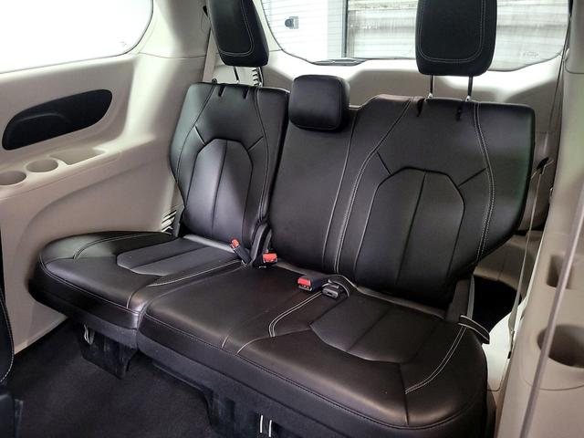 Photo of 2023 Gray Chrysler Pacifica