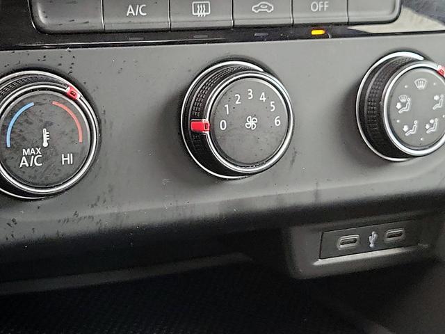 Photo of 2021 Gray Volkswagen Jetta