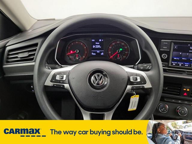 Photo of 2021 Gray Volkswagen Jetta