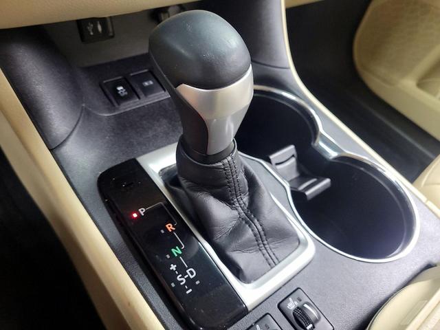 Photo of 2015 White Toyota Highlander