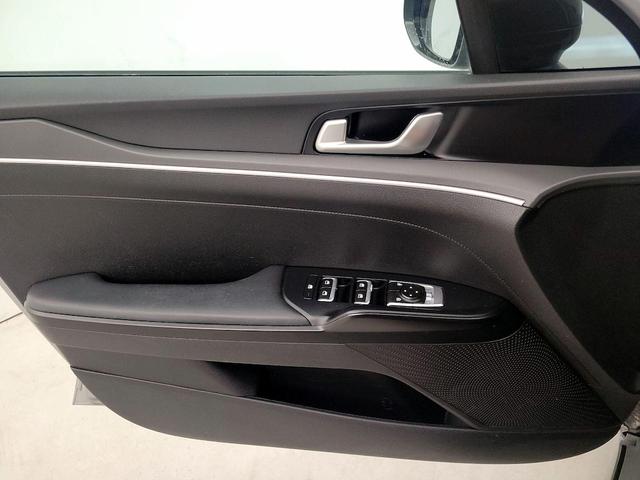 Photo of 2022 Gray Kia K5