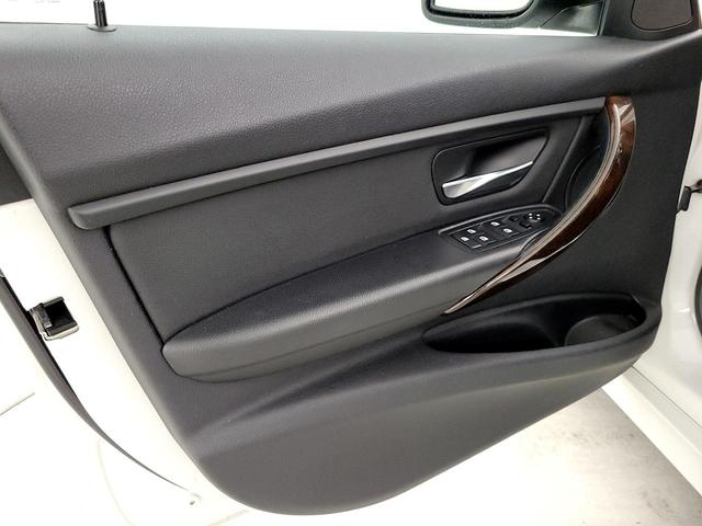 Photo of 2015 White BMW 328