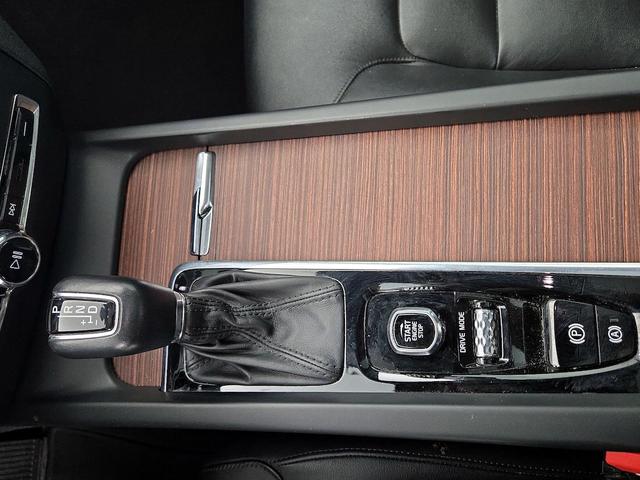 Photo of 2021 Gray Volvo S60