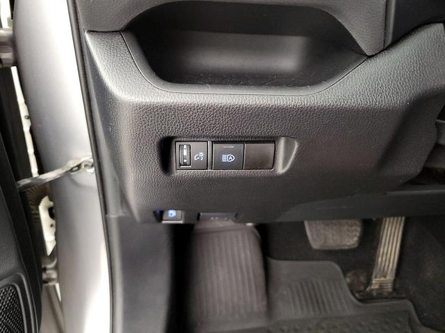 Photo of 2021 Silver Toyota RAV4 Hybrid