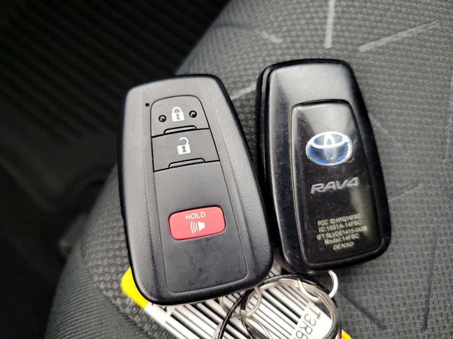 Photo of 2021 Silver Toyota RAV4 Hybrid