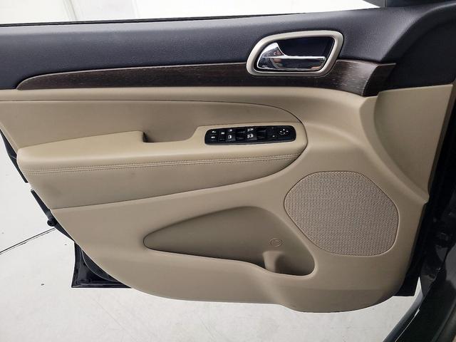 Photo of 2014 Black Jeep Grand Cherokee
