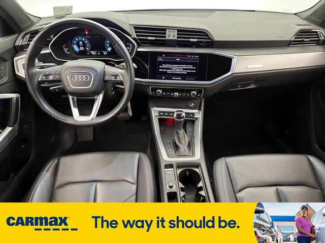 Photo of 2022 Blue Audi Q3